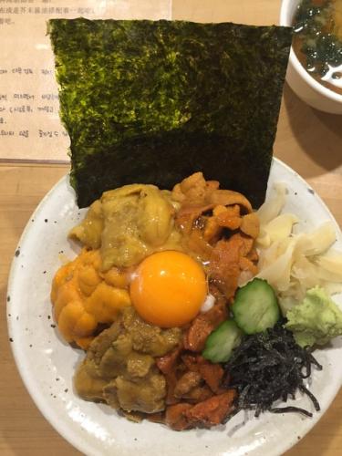 函館朝市海膽飯